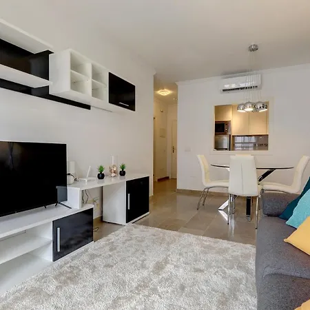 Lägenhet Elegant And Compact Apartment, Port Of *